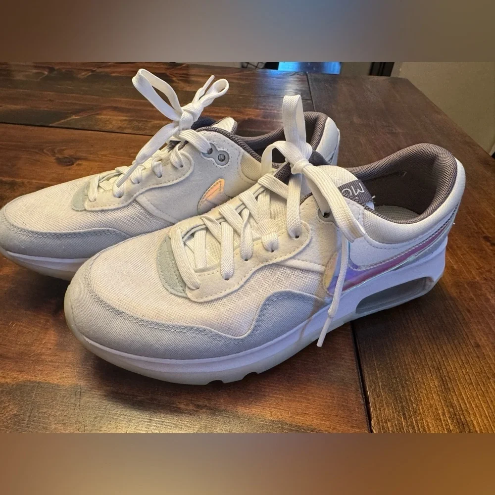 Nike sleek white